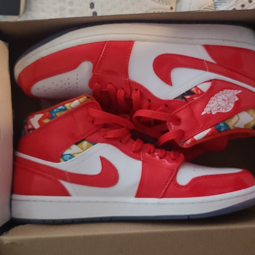 Jordan 1s mid